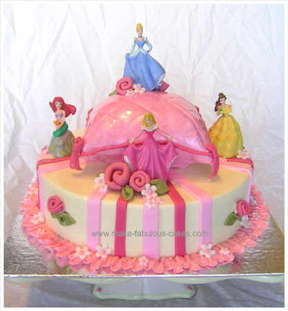 Birthday Flower Cake on And Of Course  The Four Princesses Were Added To Complete The Cake