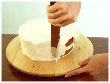 [Image: icing-a-cake3.jpg]