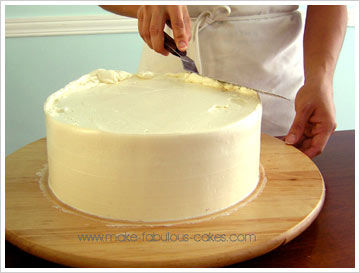 smoothing top of cake