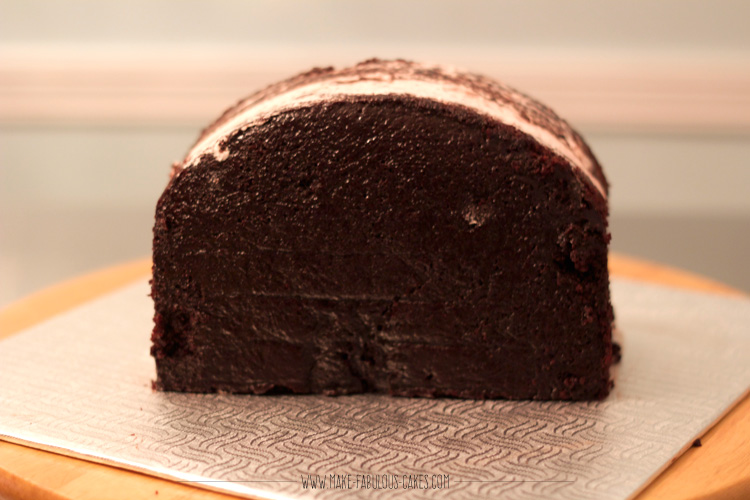 Making a Louis Vuitton purse cake… #pursecake #ediblecake #LV #cakes