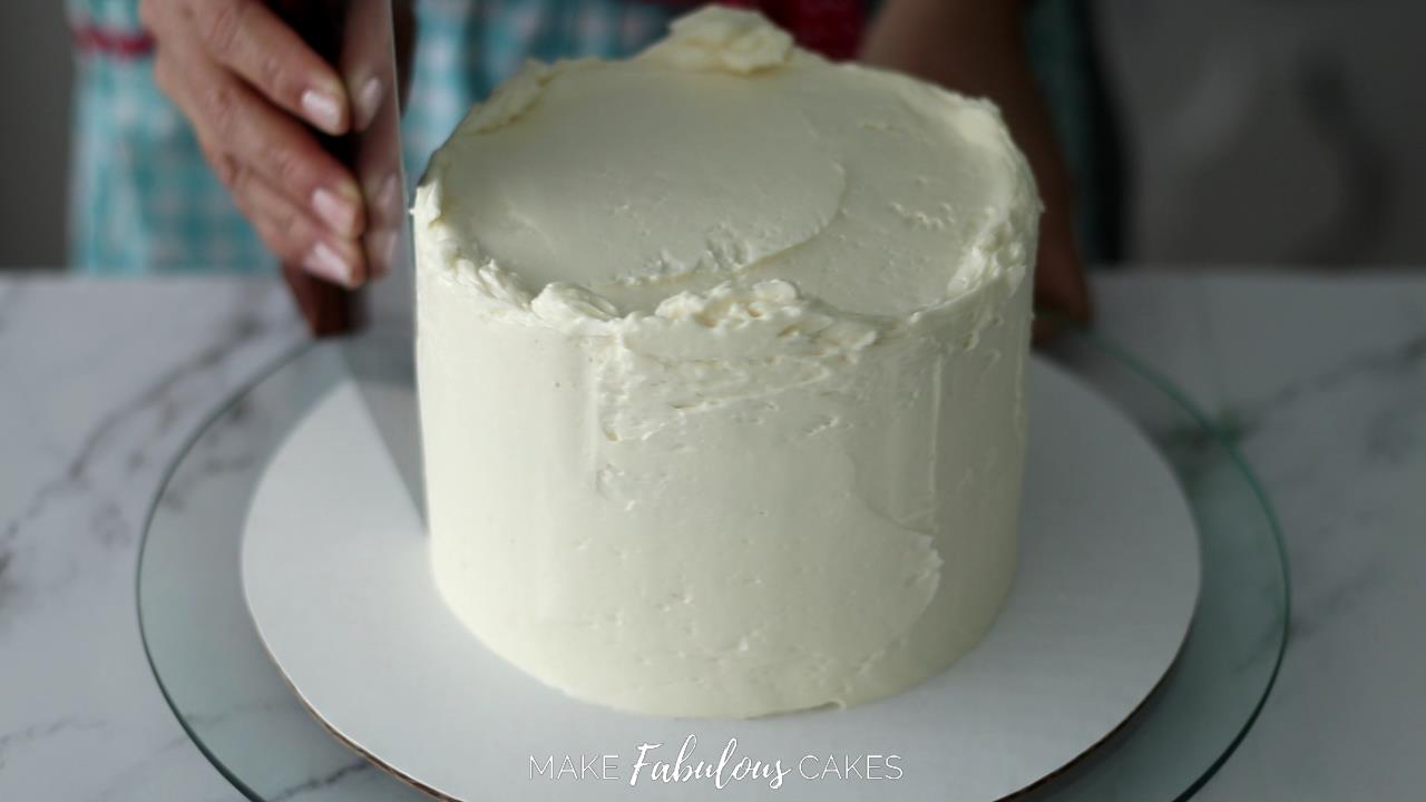 frosting sides of cake with buttercream