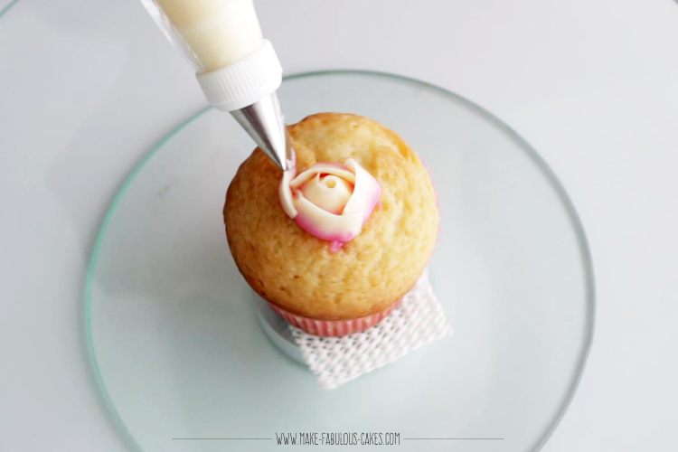 Piping Buttercream Rose Cupcakes