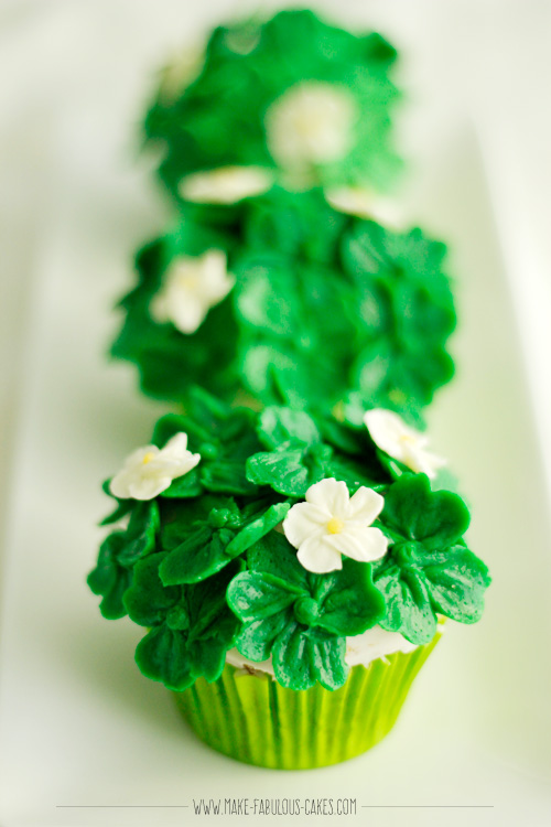 buttercream 4 leaf clover cupcakes