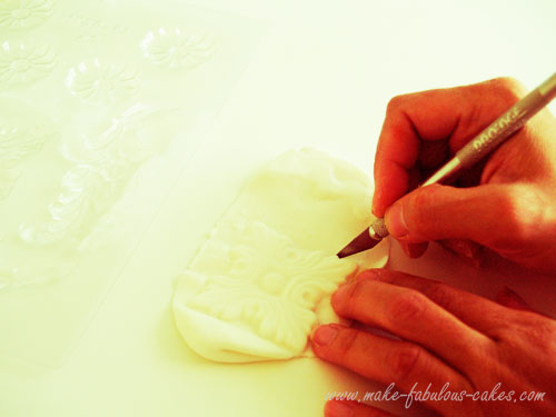 cutting gum paste details