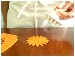 gerber daisy gum paste