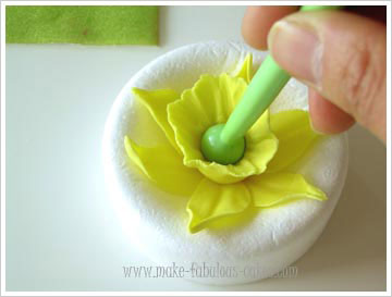 gum paste daffodil