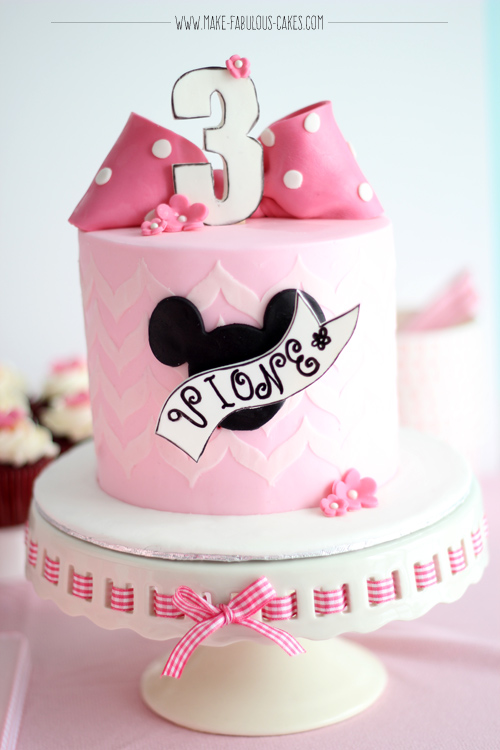 vintage Minnie mouse birthday cake