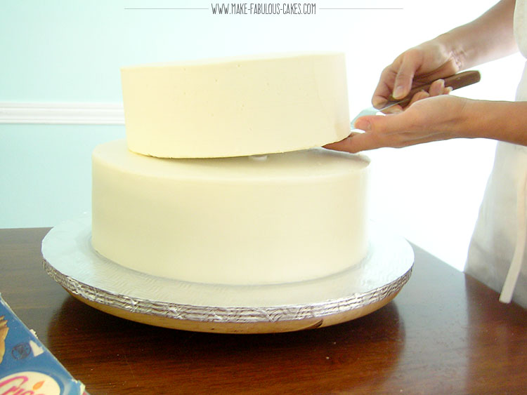 How to Make a Tiered Cake ~ Intensive Cake Unit