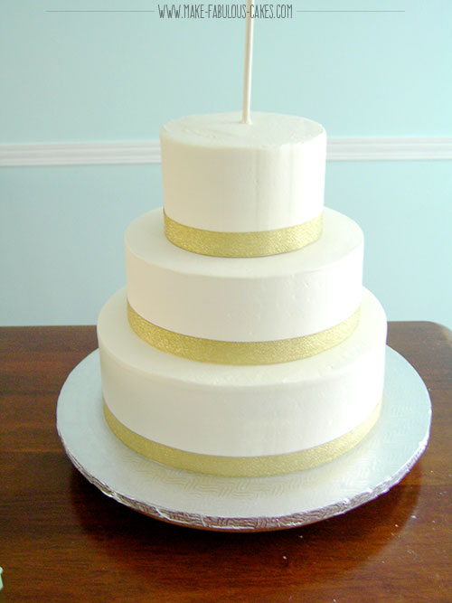 How To Dowel and Stack Cakes : Simple Tips For A Cake Decorating Beginner 