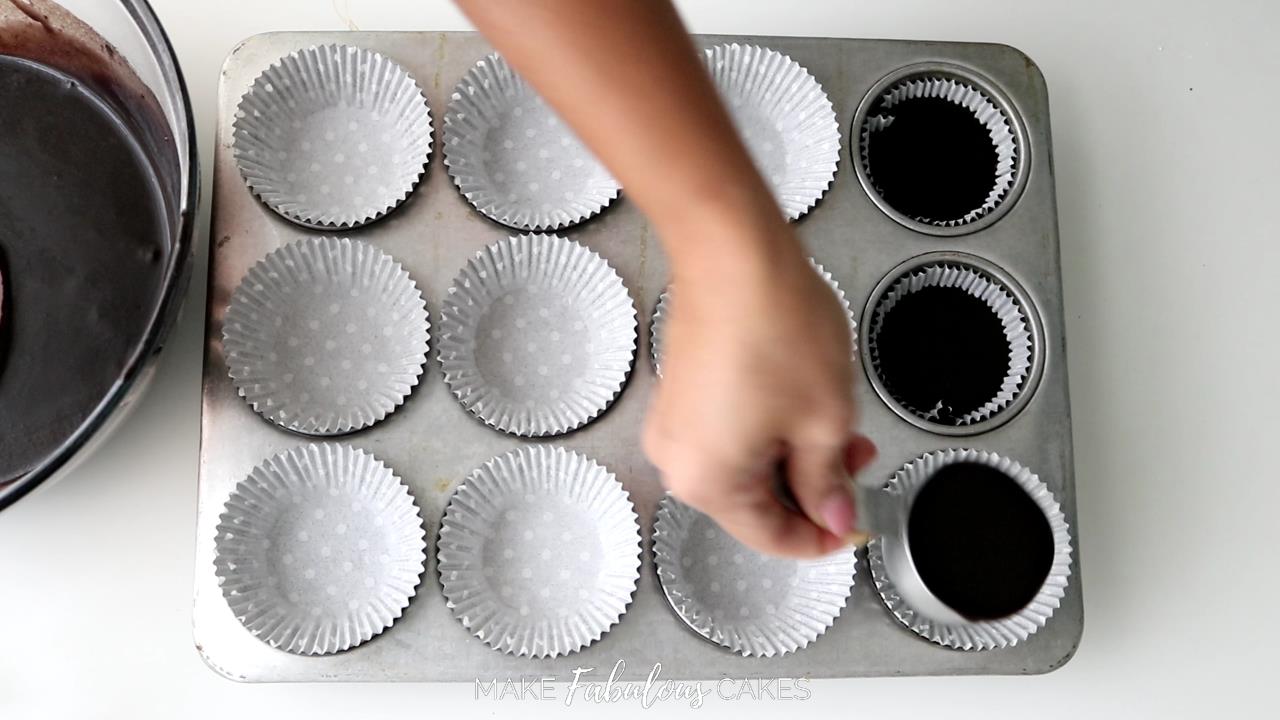 black cocoa cupcake recipe: use 1/4 cup of batter per cupcake