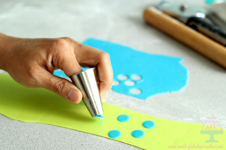 Making polka dotted fondant