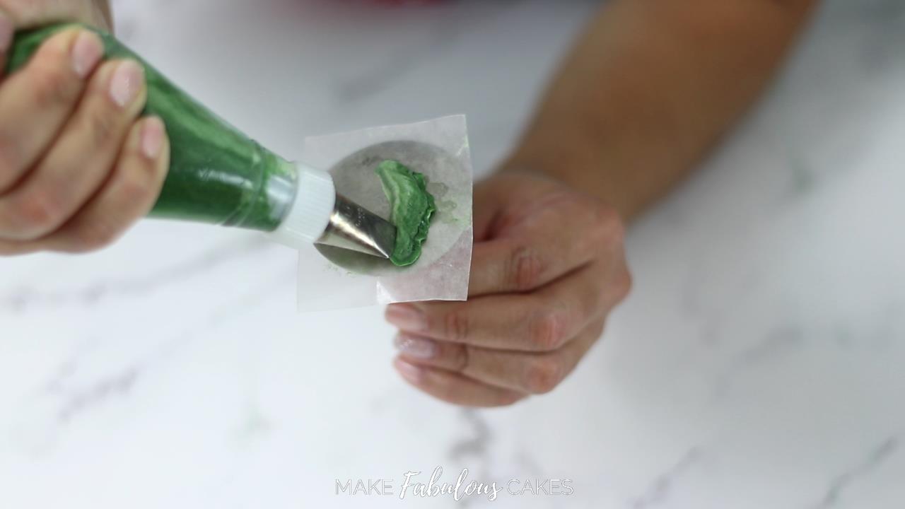 piping buttercream leaves