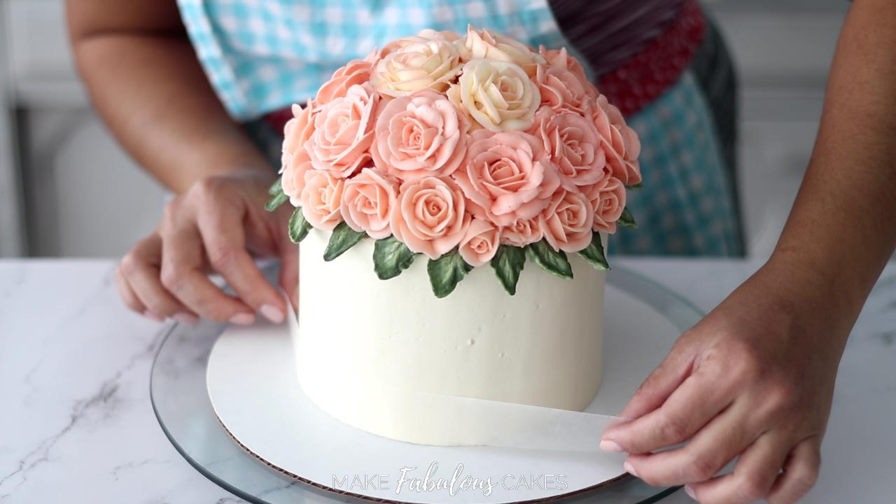 making buttercream lid