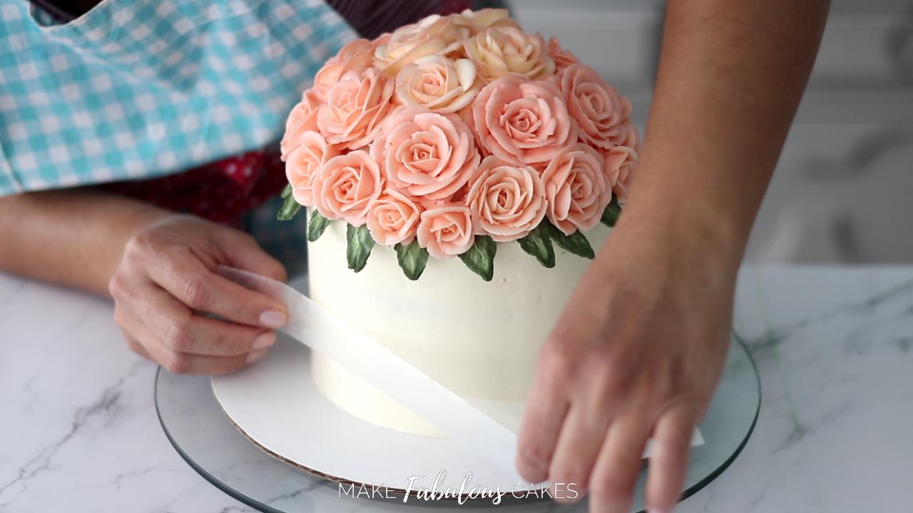 making buttercream lid for hatbox cake