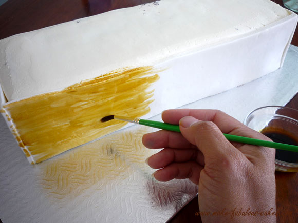 painting wood on cake