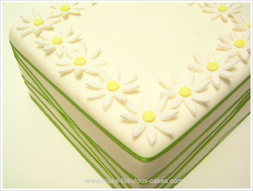 gum paste daisy cake