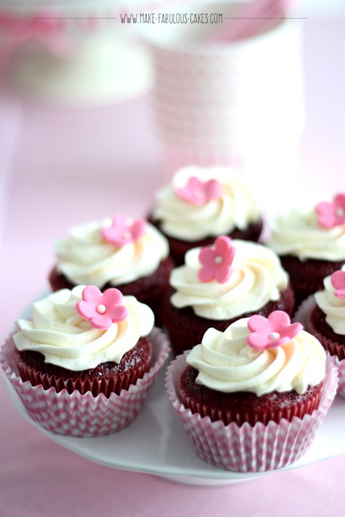 vintage Minnie mouse cake