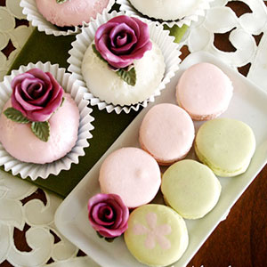 Rose Cupcakes & Macarons