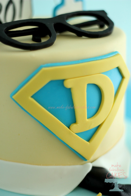 Superman Logo in gumpaste